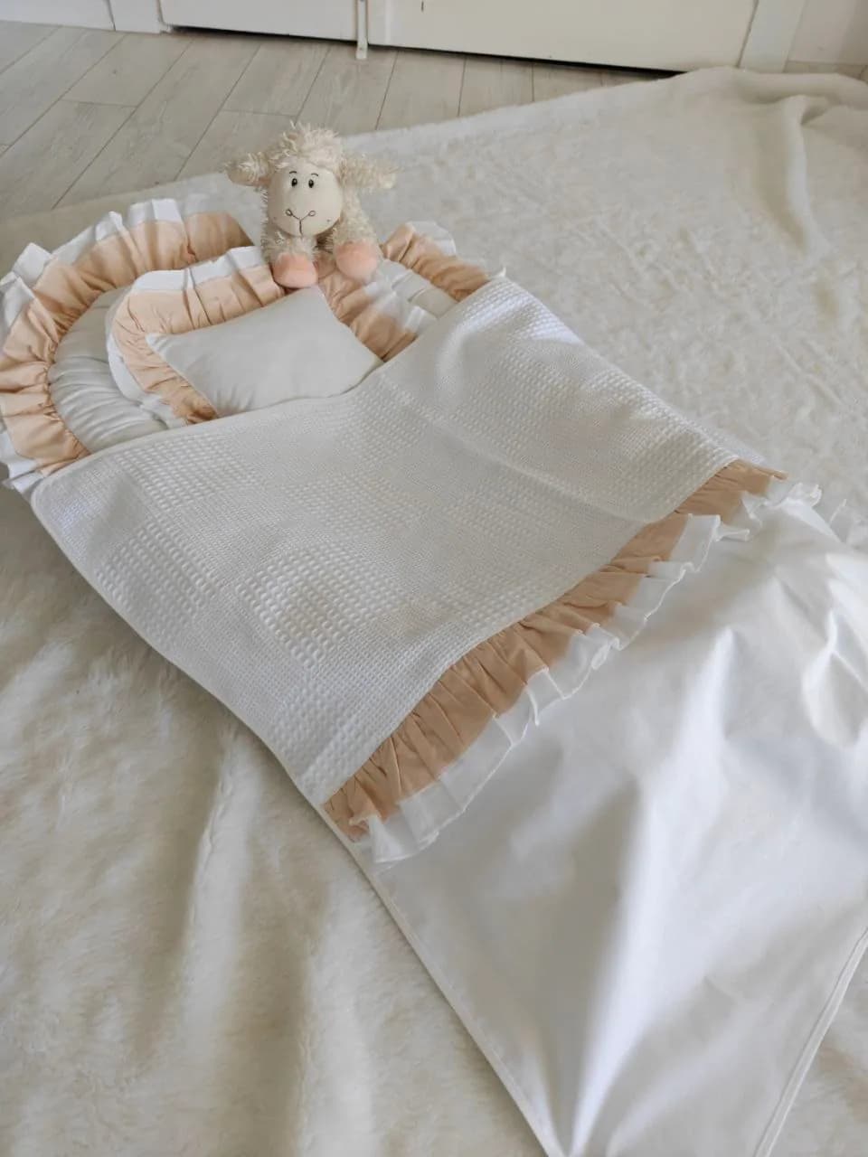 Krem Fırfırlı Pike ve Dantelli BabyNest Seti