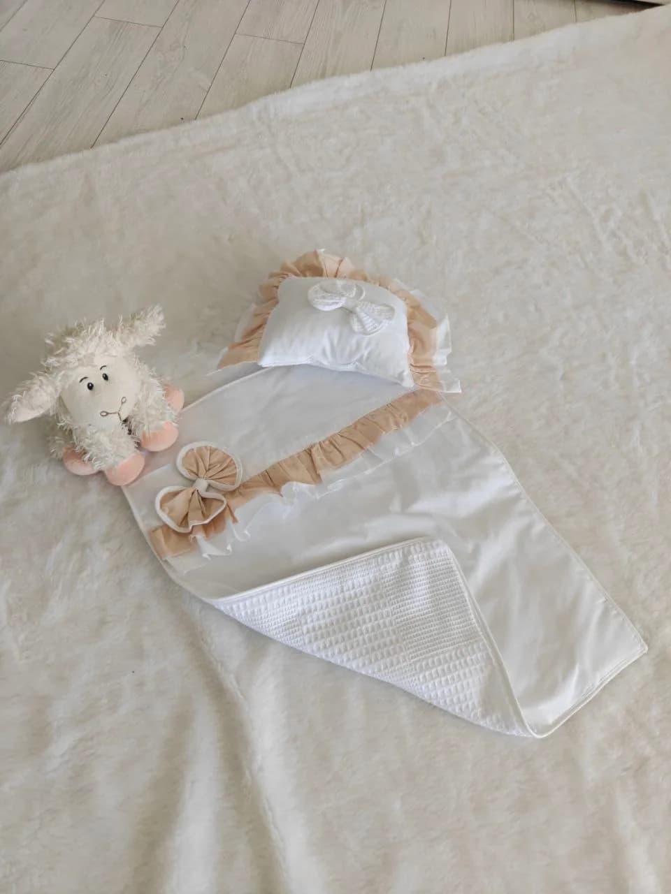 Krem Fırfırlı Pike ve Dantelli BabyNest Seti