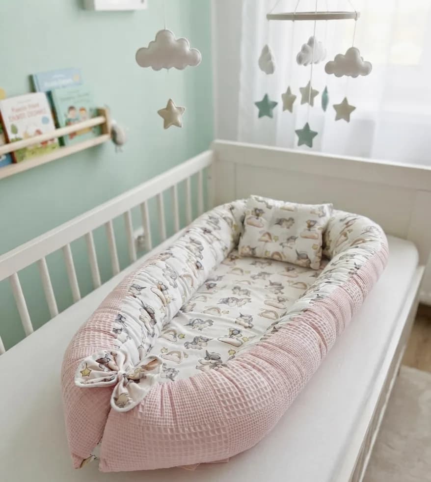 Unicorn desenli pikeli örtülü Babynest