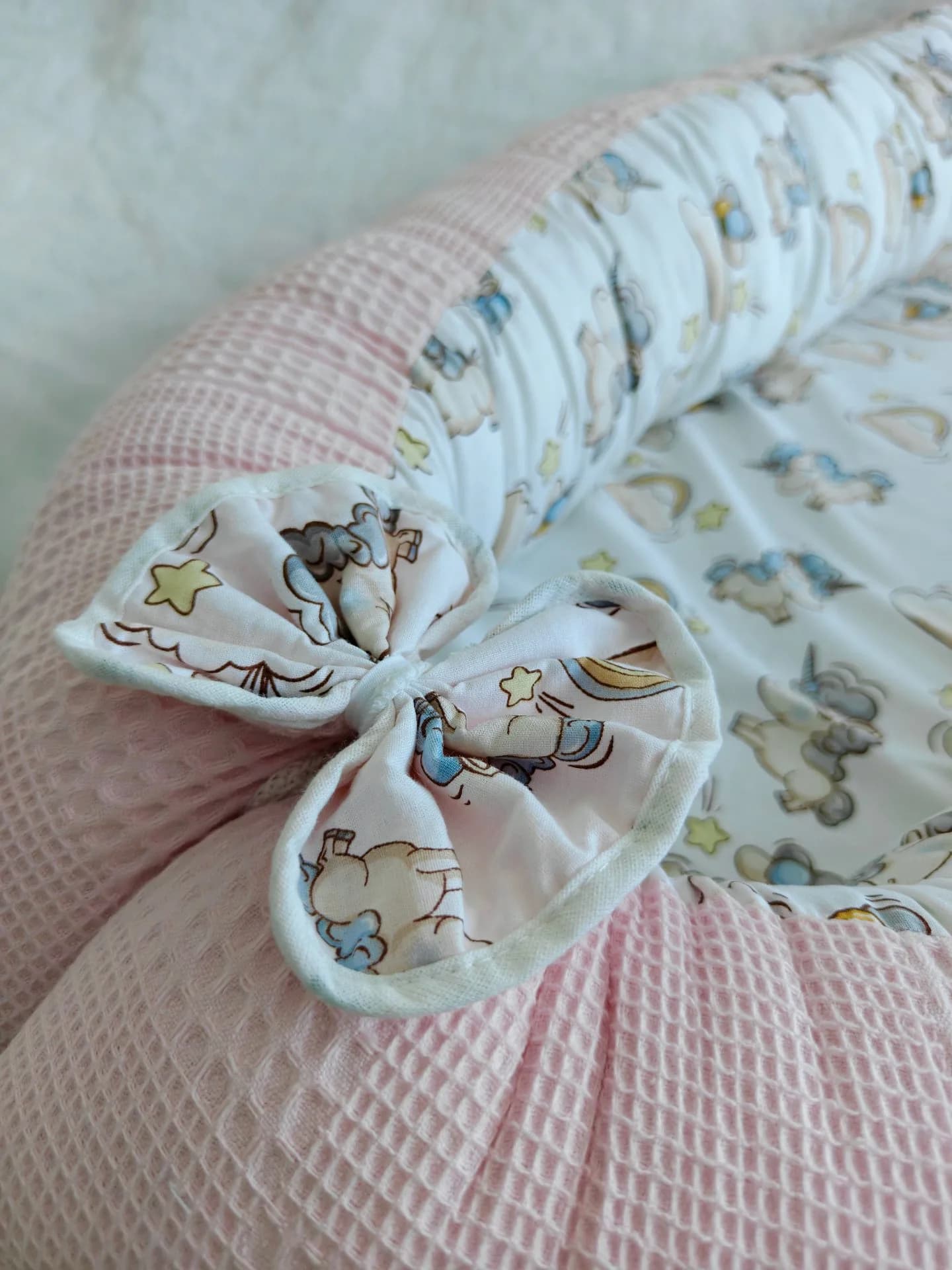 Unicorn desenli pikeli örtülü Babynest