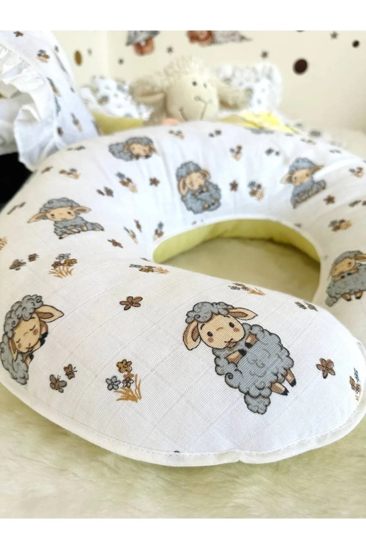 Emzirme Yastigi Ve Destek Minderi Muslin Kuzu Desen Ve Duz Sari Poplin (beyaz Biyeli) BabyNest