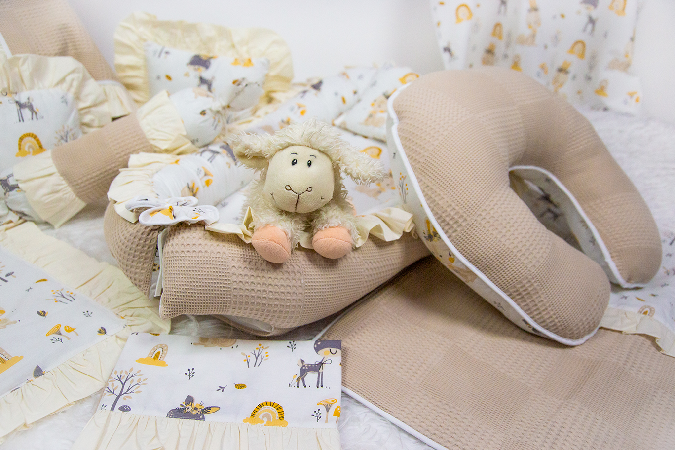 Babynest Full 11 Parça Seti Geyik Desen Ve Fırfırlı Pikeli