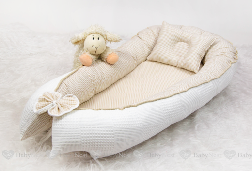 BabyNest - BabyNest Beyaz Pike ve Krem Ekose